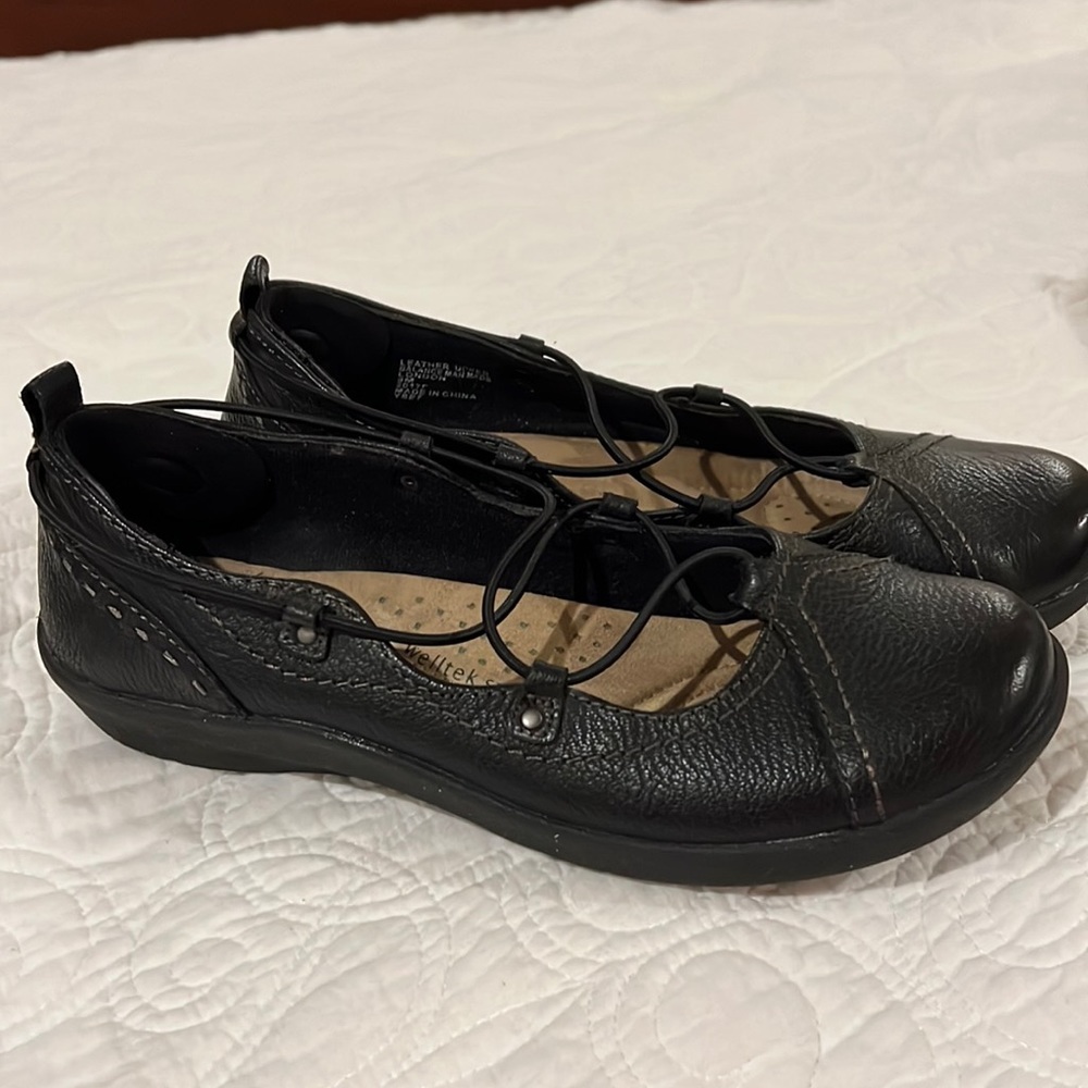 Earth Origins Black Leather Strappy Flats, Size 9